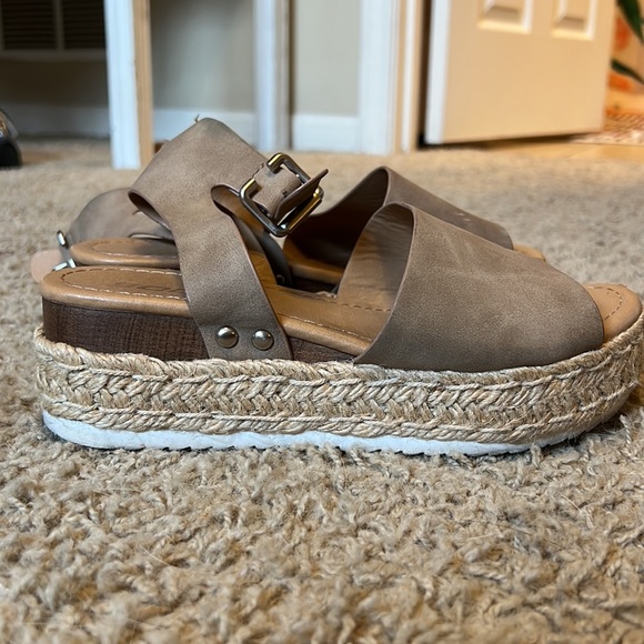 Platform Sandals - Picture 2 of 2